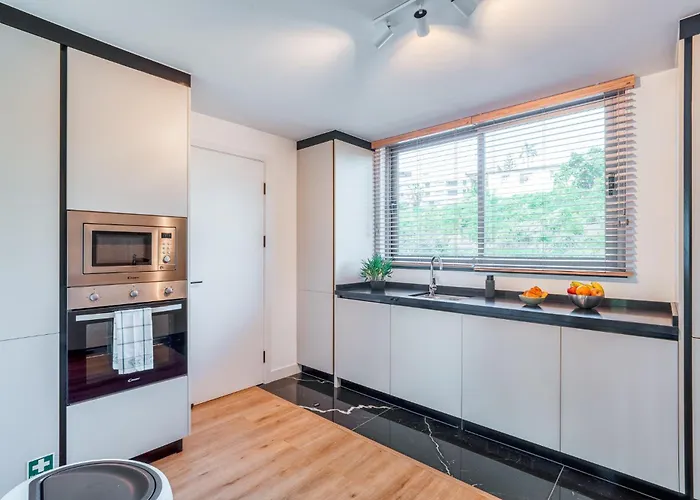 The Pink Palm By Amazing Madeira Funchal (Madeira)